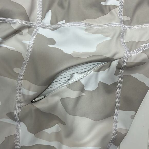 Athleta camo contender 7/8 tight legging - Picture 6 of 11